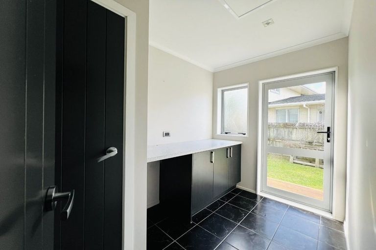 Photo of property in 69 Queens Road, Waikanae Beach, Waikanae, 5036
