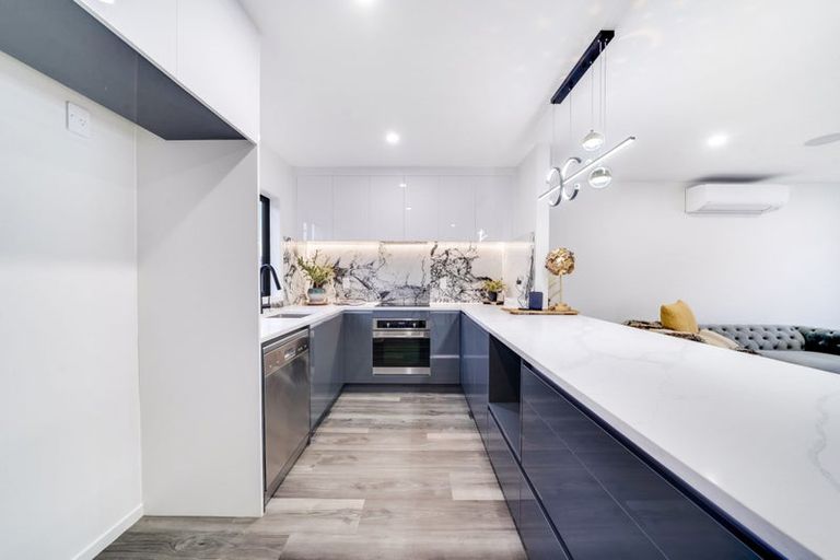 Photo of property in 2/7 Gambare Place, Wattle Downs, Auckland, 2103