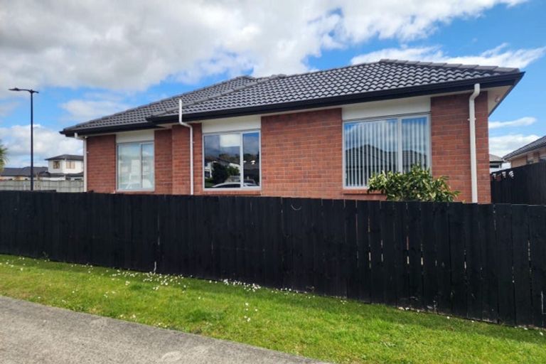 Photo of property in 2 Wellfield Drive, Papakura, 2110