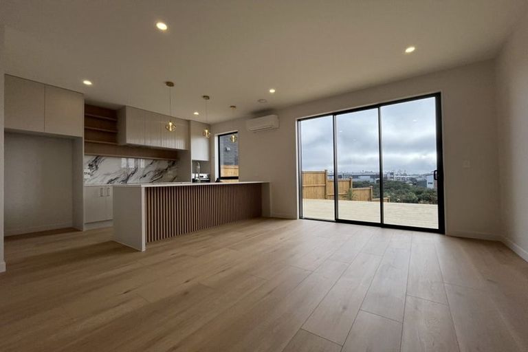 Photo of property in 11 Puihi Crescent, Massey, 0614