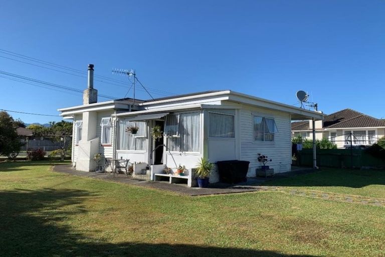 Photo of property in 161 Weraroa Road, Levin, 5510