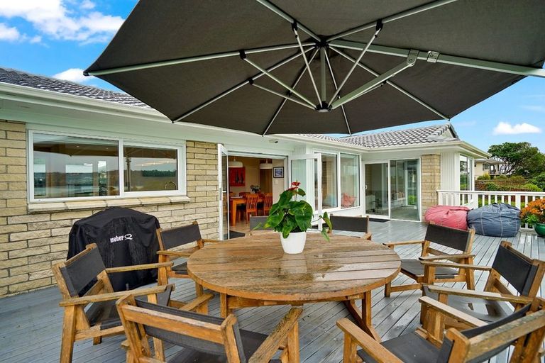 Photo of property in 93 Kiwi Esplanade, Mangere Bridge, Auckland, 2022