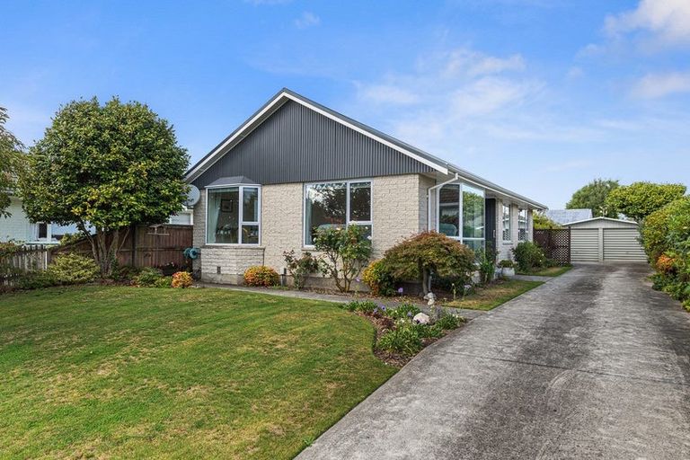 Photo of property in 17 Fern Drive, Halswell, Christchurch, 8025
