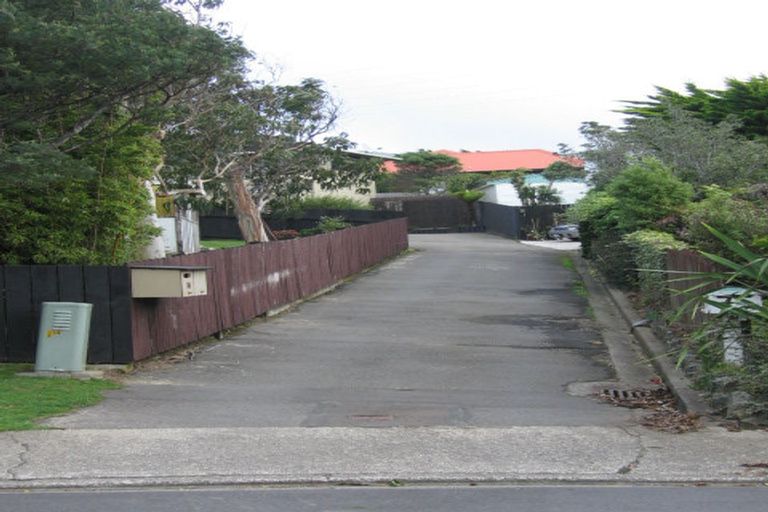 Photo of property in 14 Bloomsbury Grove, Newlands, Wellington, 6037