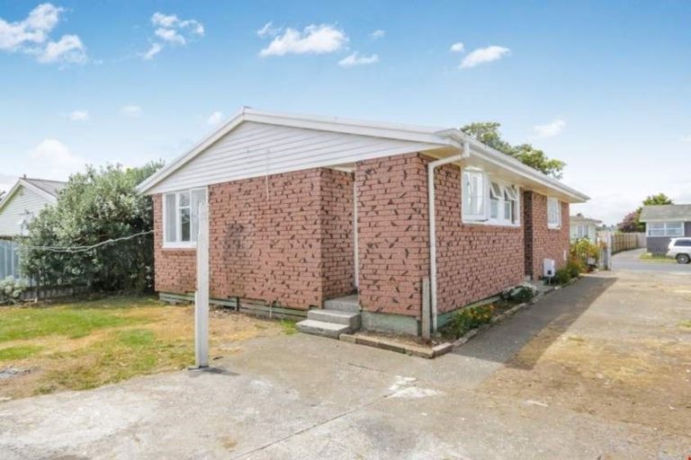 Photo of property in 49 Convair Crescent, Mangere, Auckland, 2022