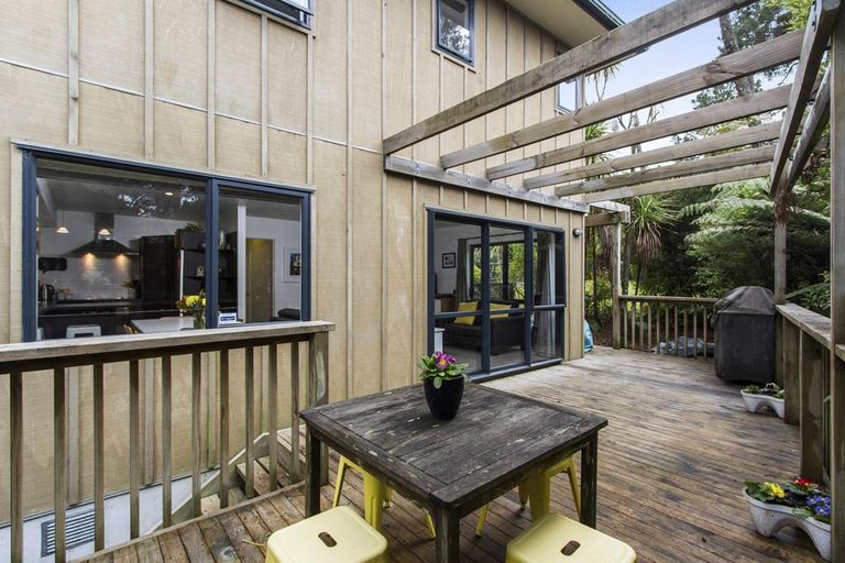 Photo of property in 1024 Scenic Drive North, Swanson, Auckland, 0816