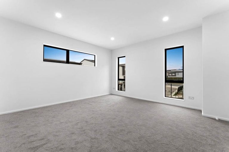 Photo of property in 18 Dotterel Place, Westgate, Auckland, 0614