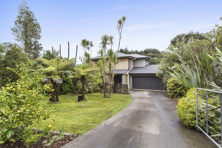 Photo of property in 1024 Scenic Drive North, Swanson, Auckland, 0816