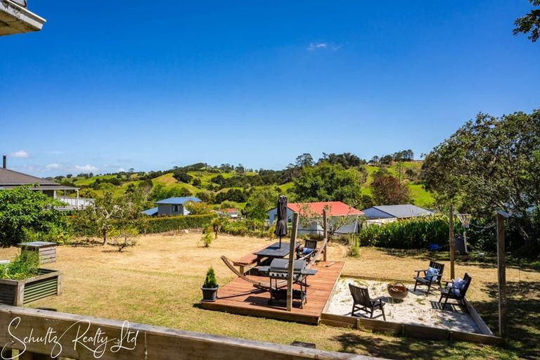 Photo of property in 19 Whaka Street, Maungaturoto, 0520
