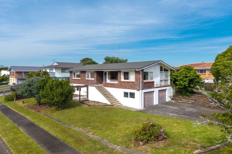 Photo of property in 9 Kurnell Drive, Botany Downs, Auckland, 2010