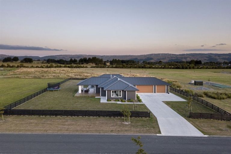 Photo of property in 33 Hartwell Drive, Kelvin Grove, Palmerston North, 4470