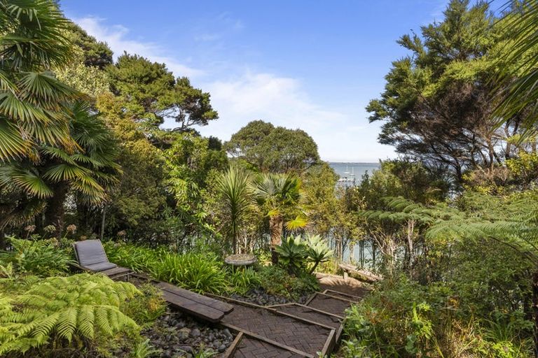 Photo of property in 16 Brigantine Drive, Beach Haven, Auckland, 0626