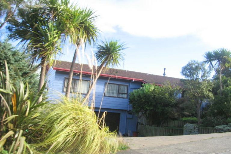 Photo of property in 17 Kinloch Place, Papakowhai, Porirua, 5024