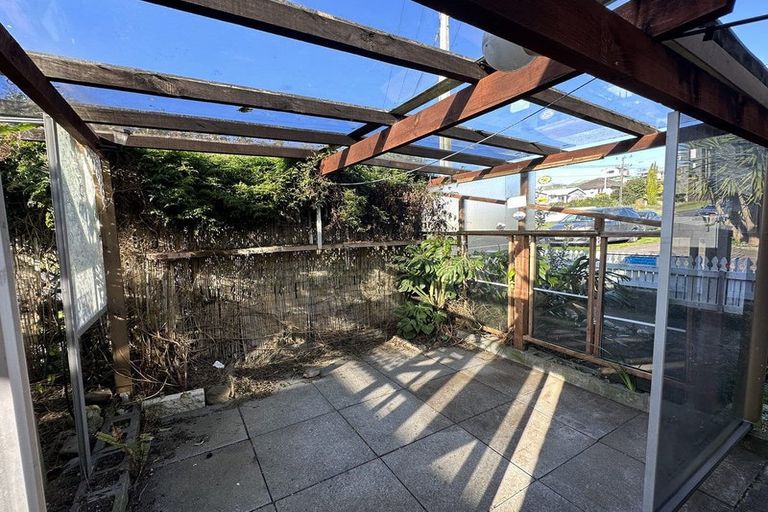 Photo of property in 82 Pioneer Road, Moturoa, New Plymouth, 4310