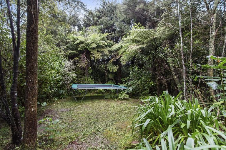 Photo of property in 1024 Scenic Drive North, Swanson, Auckland, 0816