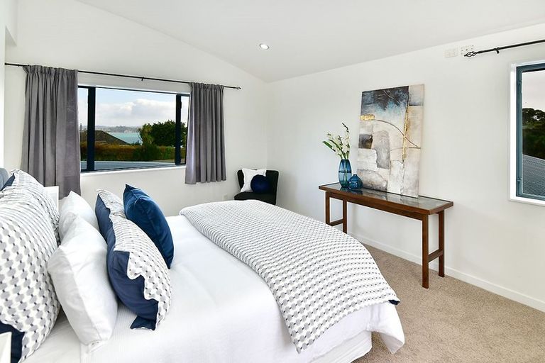 Photo of property in 4 Roberts Road, Matakatia, Whangaparaoa, 0930