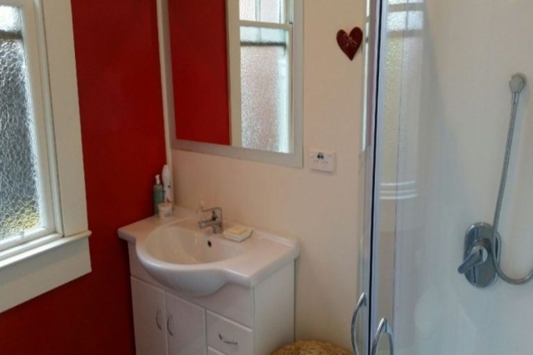 Photo of property in 37 Macandrew Road, South Dunedin, Dunedin, 9012