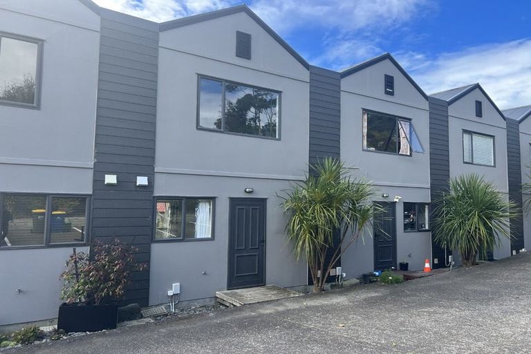 Photo of property in 11/44 Fields Parade, Oteha, Auckland, 0632