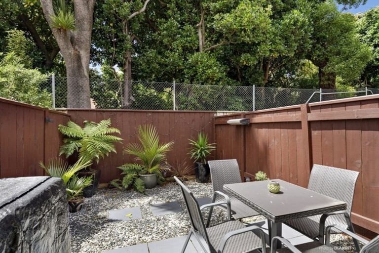 Photo of property in Nouvo Apartments, 5/21 Rugby Street, Mount Cook, Wellington, 6021