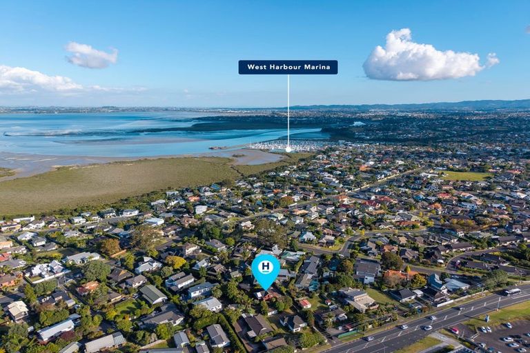 Photo of property in 379 Hobsonville Road, Hobsonville, Auckland, 0618
