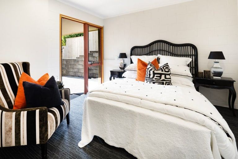 Photo of property in 2/21 Sunderlands Road, Half Moon Bay, Auckland, 2012