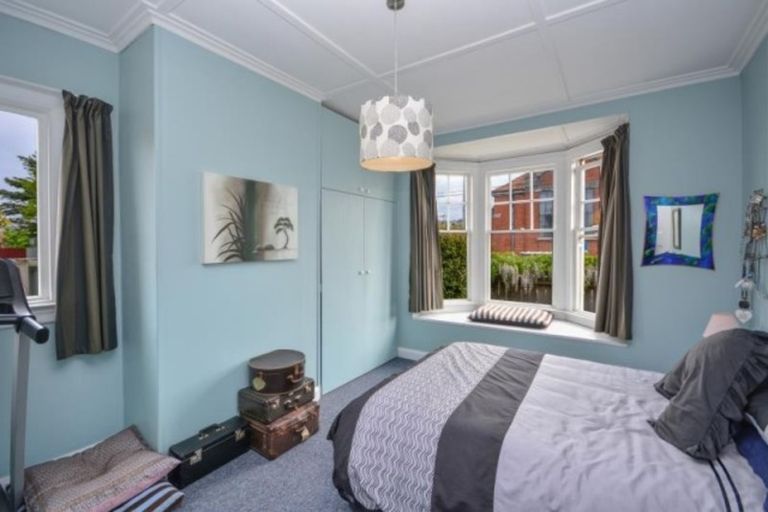 Photo of property in 37 Macandrew Road, South Dunedin, Dunedin, 9012
