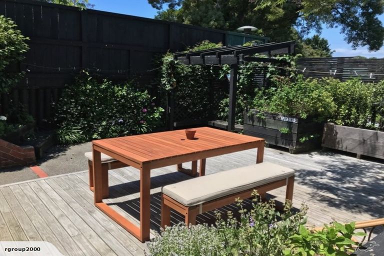 Photo of property in 18 Gladstone Road, Bluff Hill, Napier, 4110