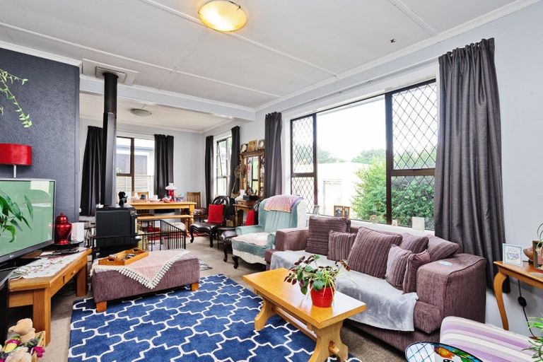 Photo of property in 64 Nichol Street, Heidelberg, Invercargill, 9812