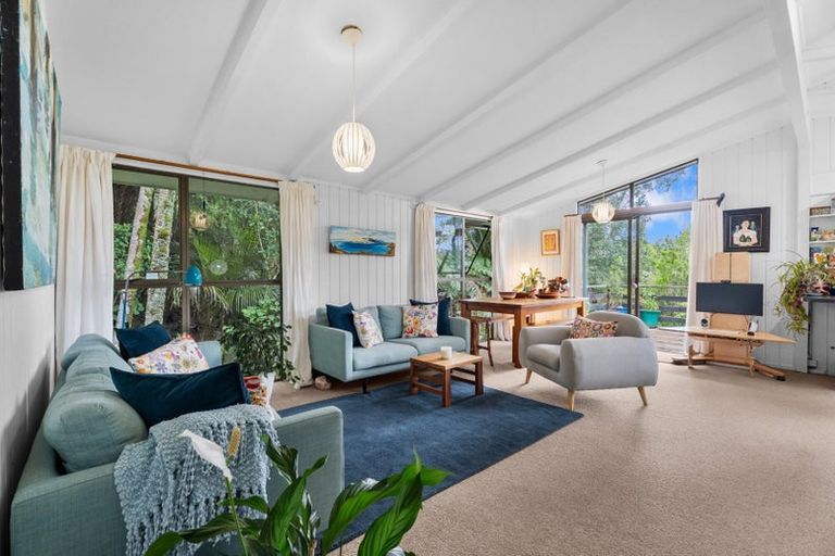 Photo of property in 185 Laingholm Drive, Laingholm, Auckland, 0604