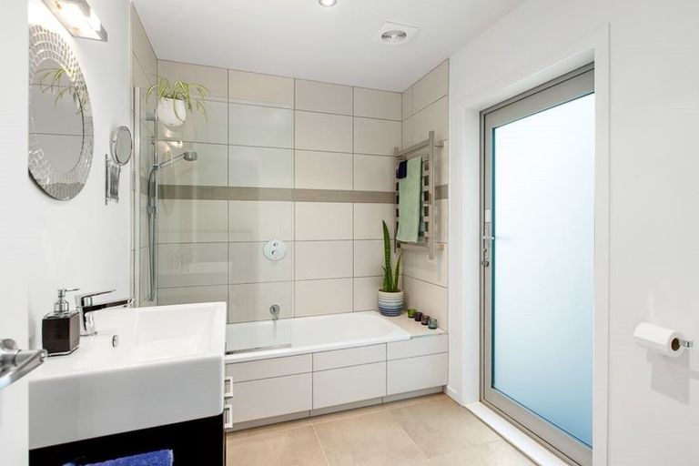 Photo of property in 26a Gladstone Road, Northcote, Auckland, 0627