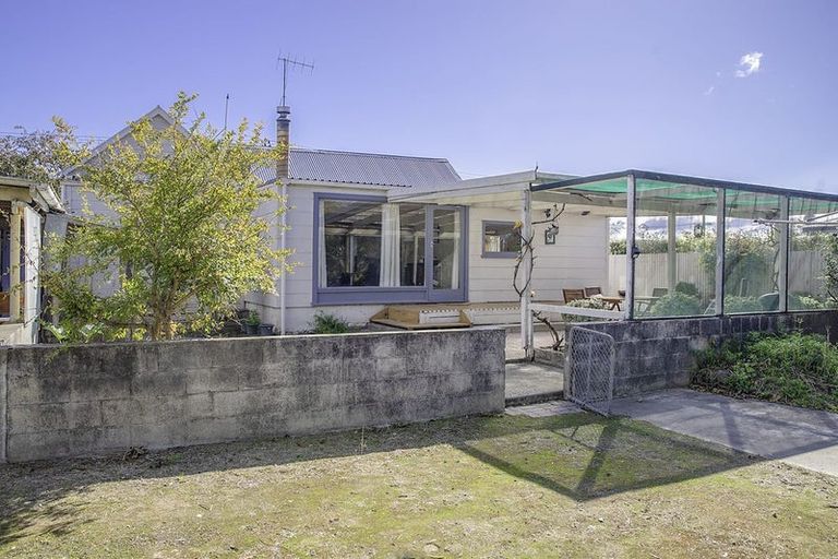 Photo of property in 24 Bennett Street, Waipawa, 4210