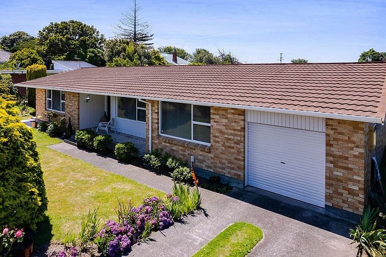 Photo of property in 3 Climie Crescent, Hawera, 4610