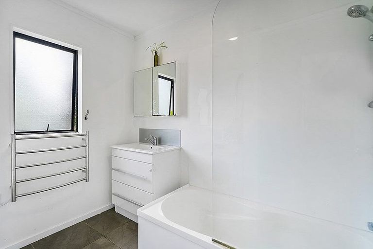 Photo of property in 126 Moire Road, West Harbour, Auckland, 0618