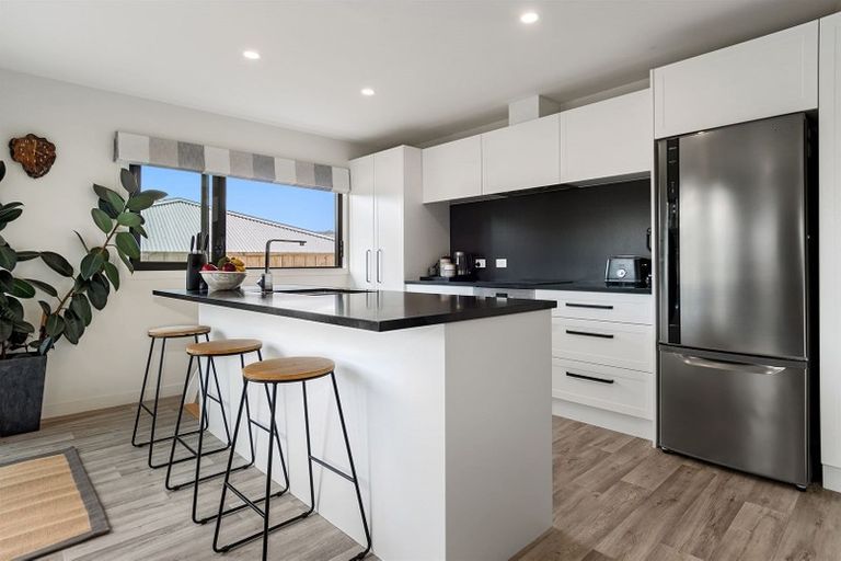 Photo of property in 36 Puhirake Crescent, Pyes Pa, Tauranga, 3112