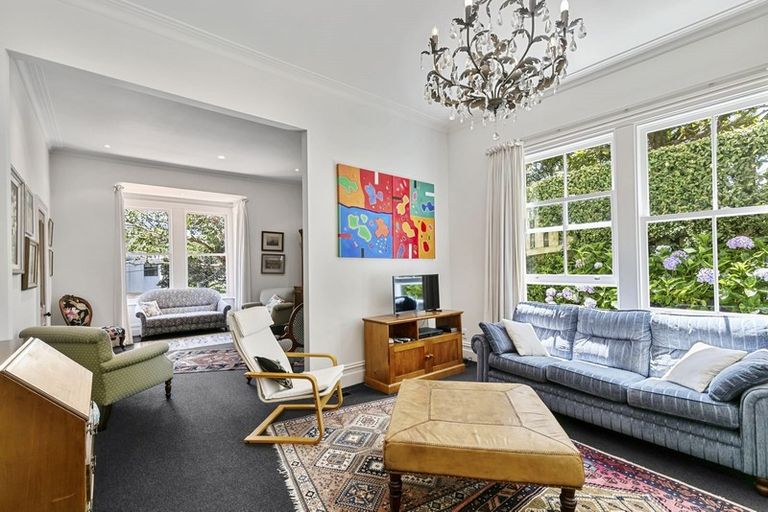 Photo of property in 33 Grove Road, Kelburn, Wellington, 6012