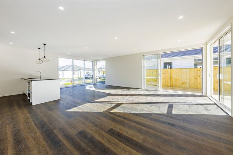 Photo of property in 43 Koroheke Road, Takanini, 2110