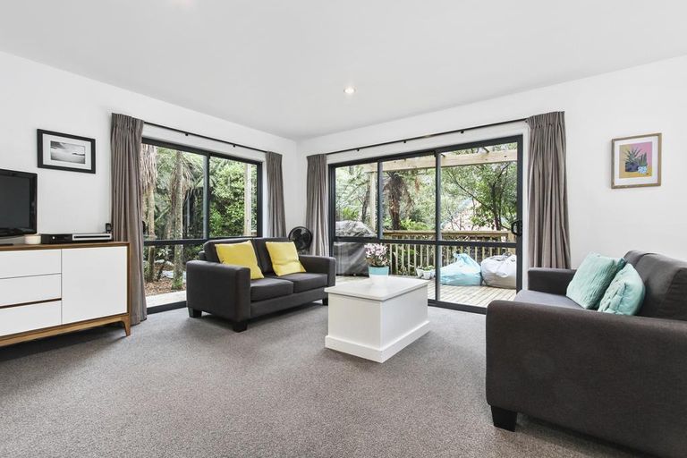 Photo of property in 1024 Scenic Drive North, Swanson, Auckland, 0816