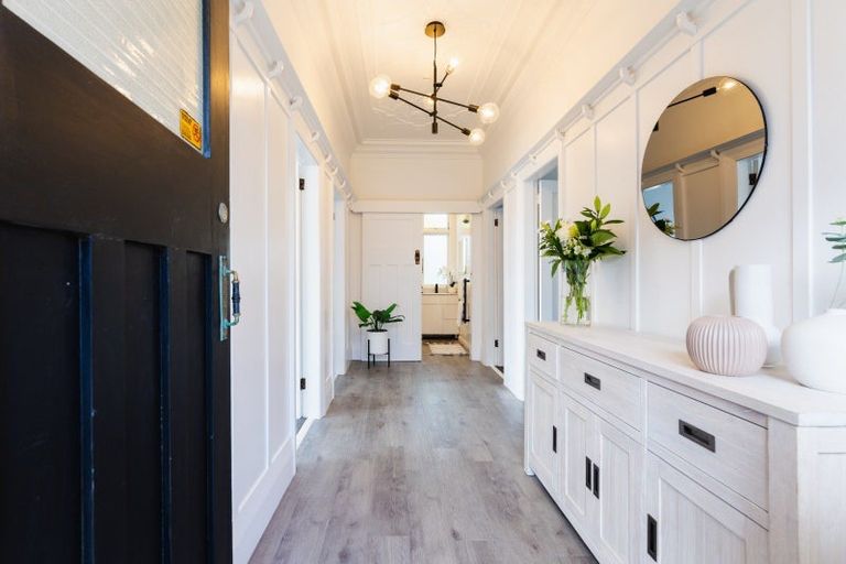 Photo of property in 33 Beach Street, Saint Clair, Dunedin, 9012