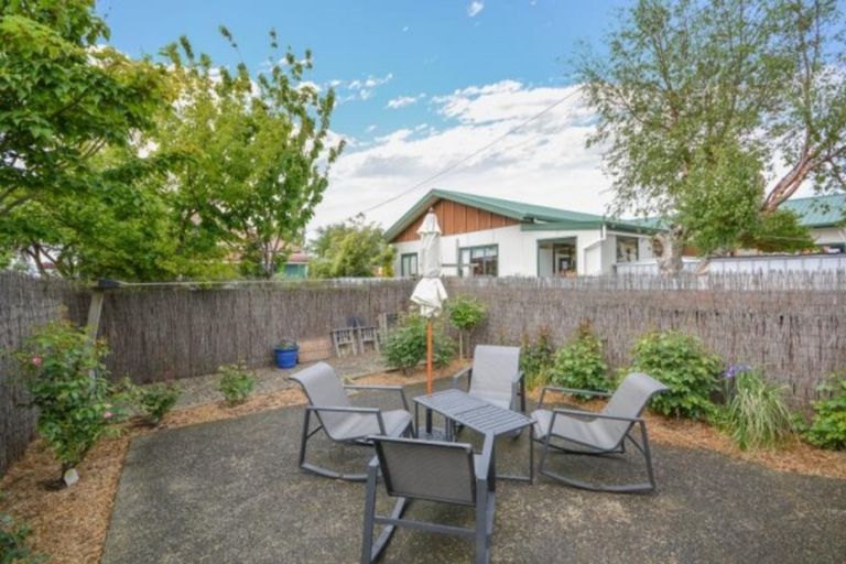 Photo of property in 37 Macandrew Road, South Dunedin, Dunedin, 9012