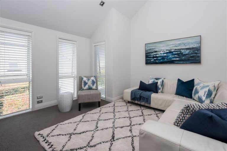 Photo of property in 44 Oceania Place, Mellons Bay, Auckland, 2014