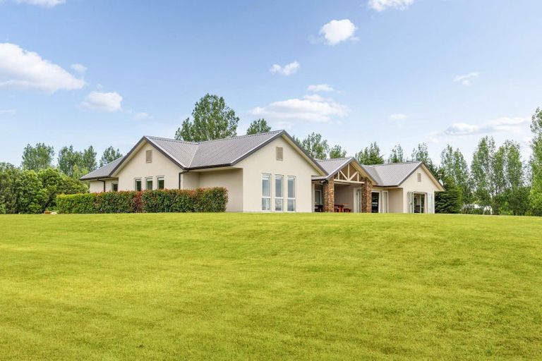 Photo of property in 98 Oxford Street, Martinborough, 5711