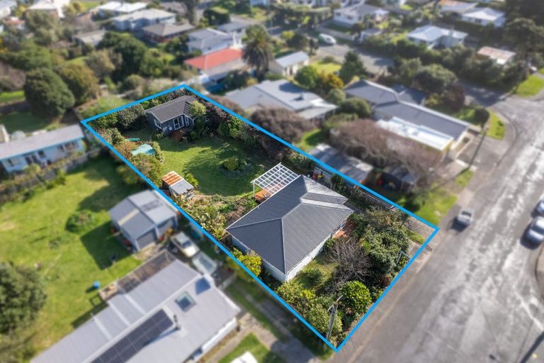 Photo of property in 24 Te Miti Street, Paekakariki, 5034