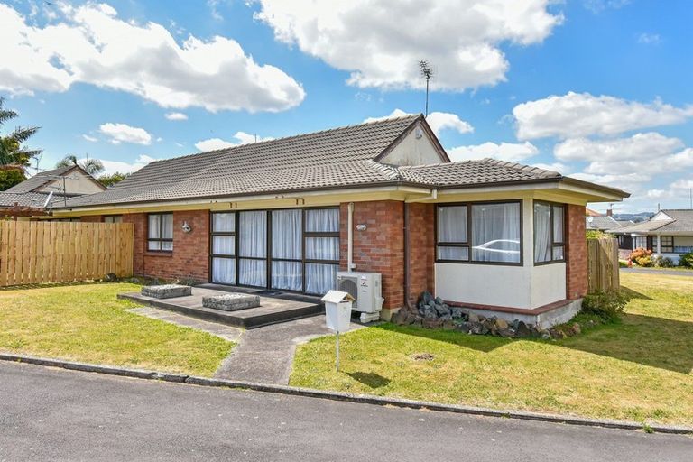 Photo of property in 16 Brynbela Court, Papakura, 2110