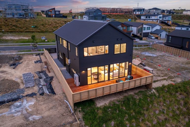 Photo of property in 17 Pakirikiri Street, Long Bay, Auckland, 0630