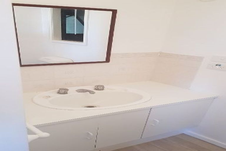 Photo of property in 986 Sandspit Road, Sandspit, Warkworth, 0982