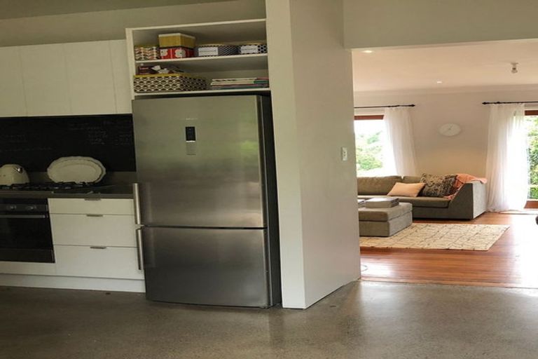 Photo of property in 47 Maungaraki Road, Korokoro, Lower Hutt, 5012