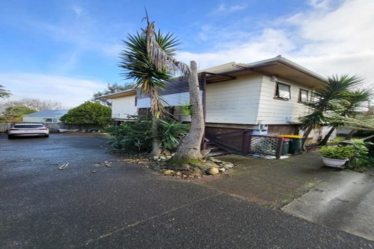Photo of property in 1/40 Hollyford Drive, Clover Park, Auckland, 2105
