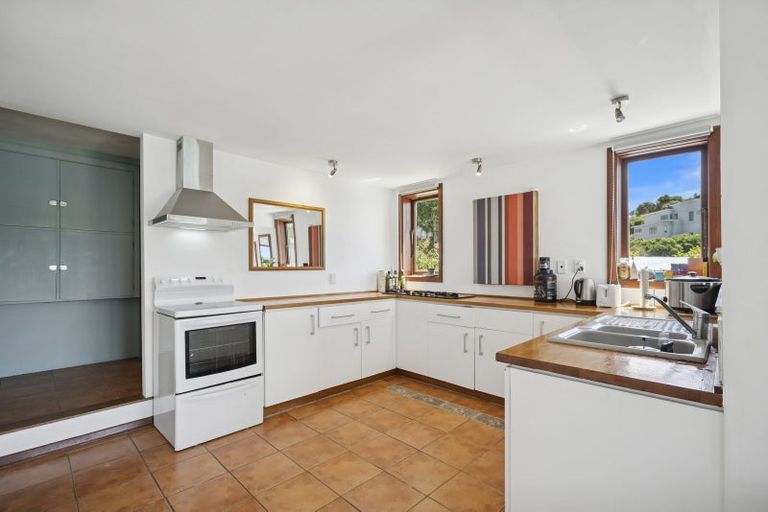 Photo of property in 49 Hungerford Road, Lyall Bay, Wellington, 6022