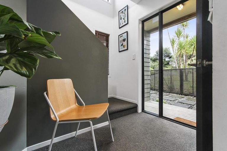 Photo of property in 1024 Scenic Drive North, Swanson, Auckland, 0816