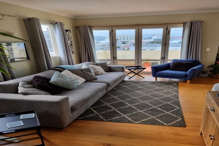 Photo of property in Chatsworth Flats, 7/23 Pirie Street, Mount Victoria, Wellington, 6011